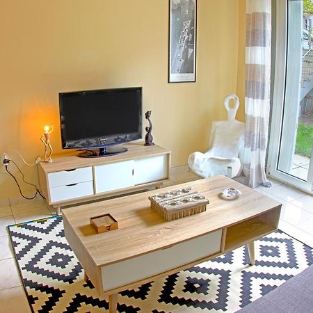 Stylish City Center Garden Apartment Афіни Екстер'єр фото