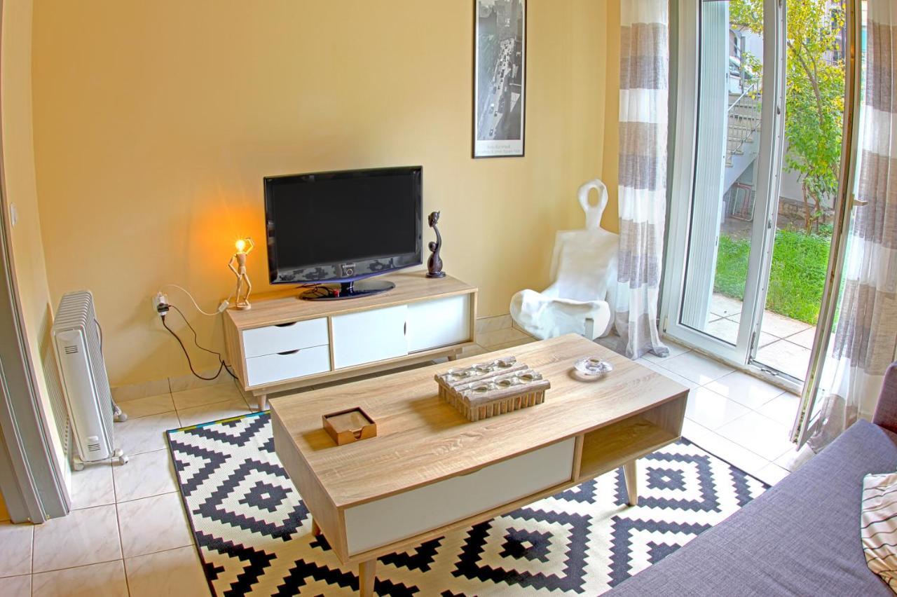 Stylish City Center Garden Apartment Афіни Екстер'єр фото